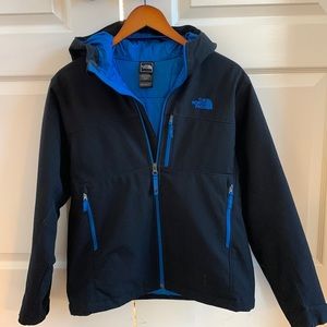 North Face insulated boys jacket with hood. Excellent condition!